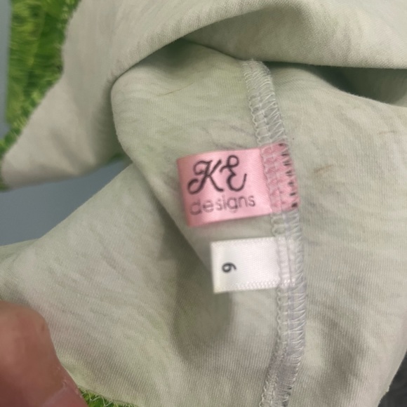 Girls’ Kelly Ellis Designs Grinch Tunic - Size 6 - Picture 3 of 3